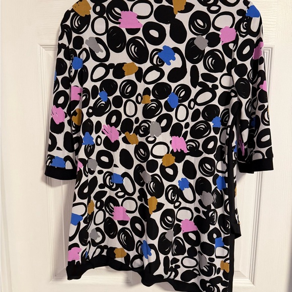 Abstract Pattern Top - Picture 3 of 3